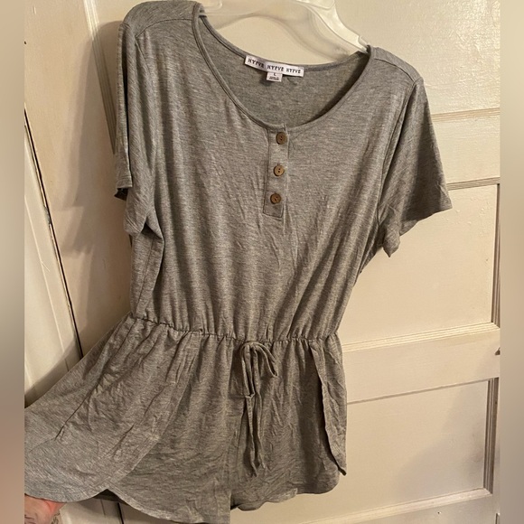 HYFVE Women's White Crop Top And Gray Shorts Romper Outfit Size Large Bundle - Picture 8 of 9